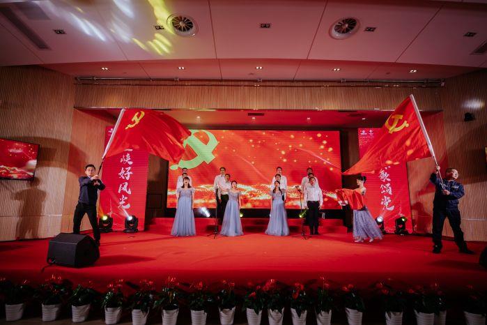 24.2、《我的祖國(guó)+英雄贊歌》江蘇運(yùn)維公司 24.2、《我的祖國(guó)+英雄贊歌》江蘇運(yùn)維公司